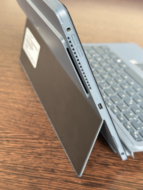 Dell Latitude 7350 (Zijkant)